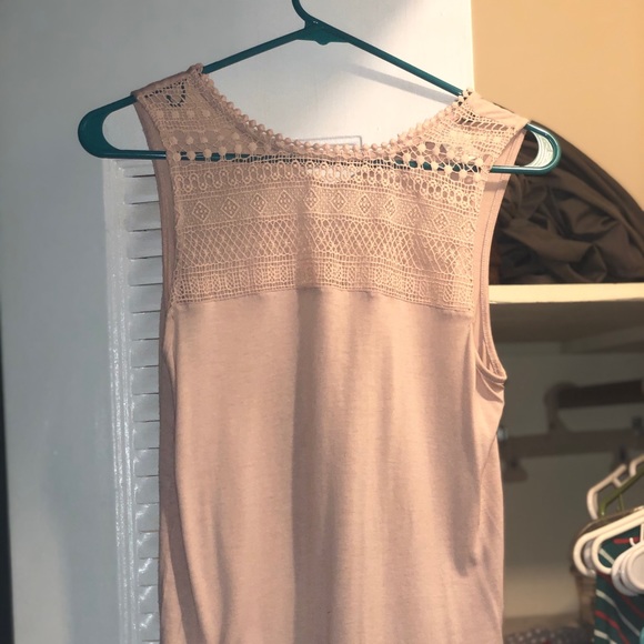 Cute Lace Tank top! - Picture 1 of 2